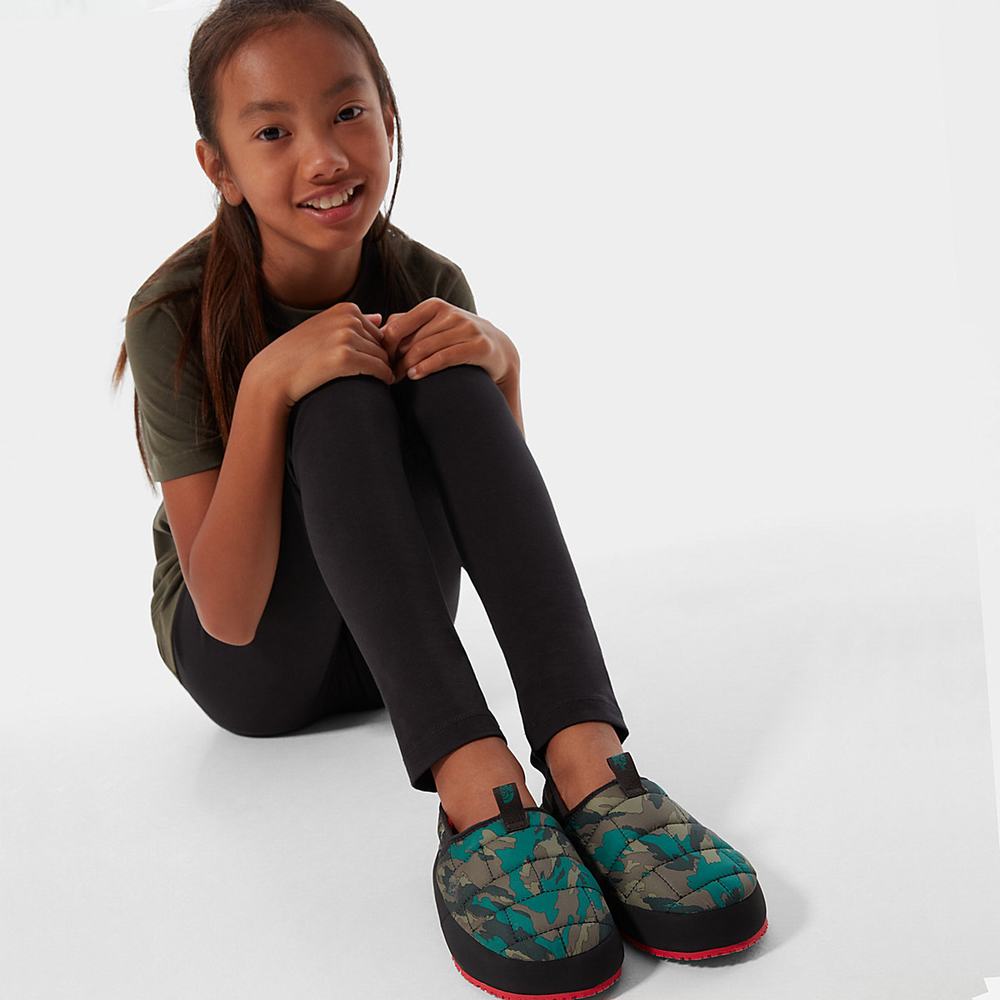 Pantofle The North Face THERMOBALL™ Traction II Mule Chlapcenske Zelene Modre Maskacove Čierne | UYS-478903